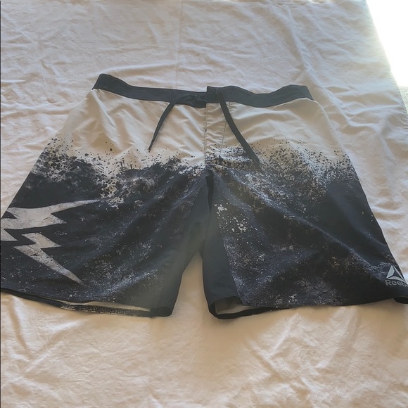 New Reebok limited splatter shorts - Picture 1 of 3